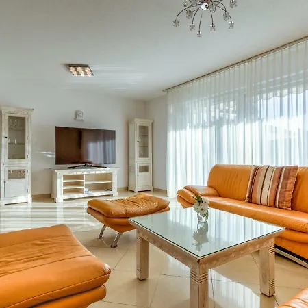 Holiday home Holiday Mara Bale