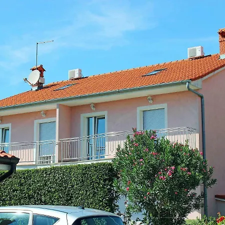 Holiday Mara Bale